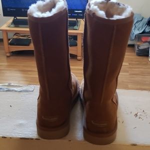 Womans UGS boots size 7 never worn